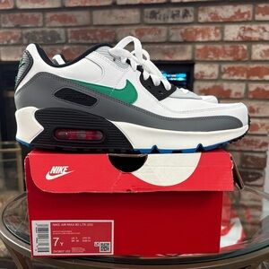 Nike Air Max 90 Leather White, Green, and Black Size 7Y, Men’s 7, Women’s 8.5